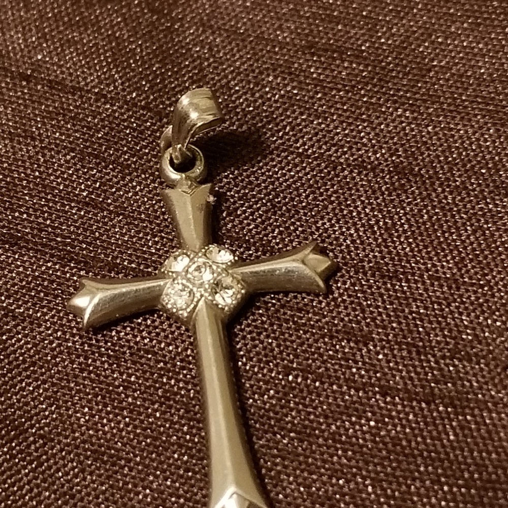 Sterling silver pendant with small real diamonds
